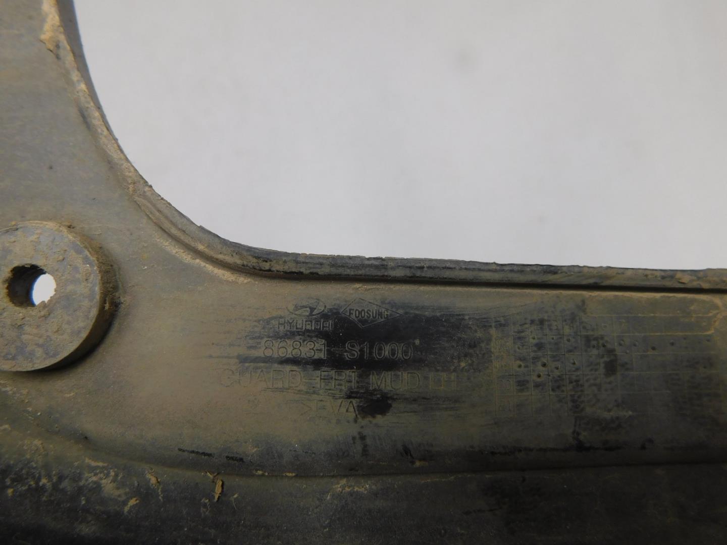 Брызговик передний левый