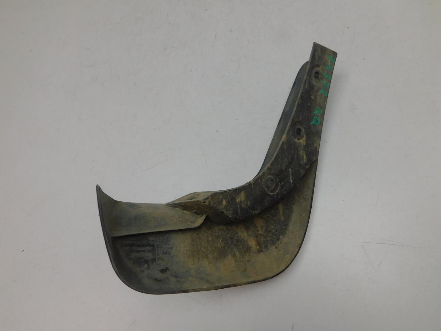 Брызговик задний левый