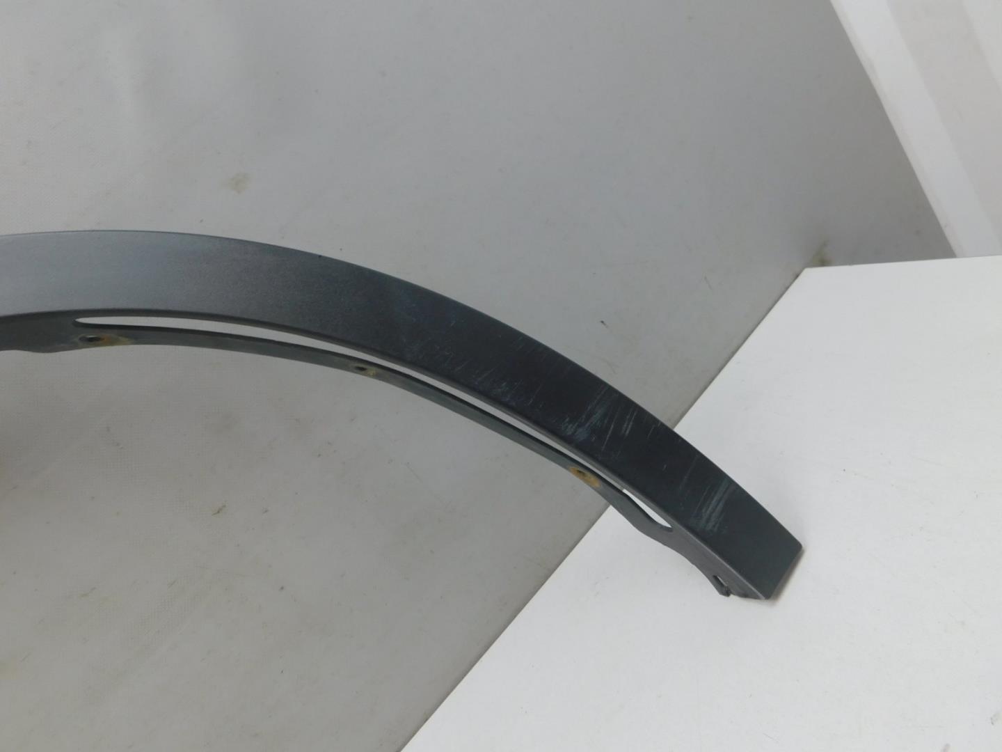 Накладка переднего крыла правого