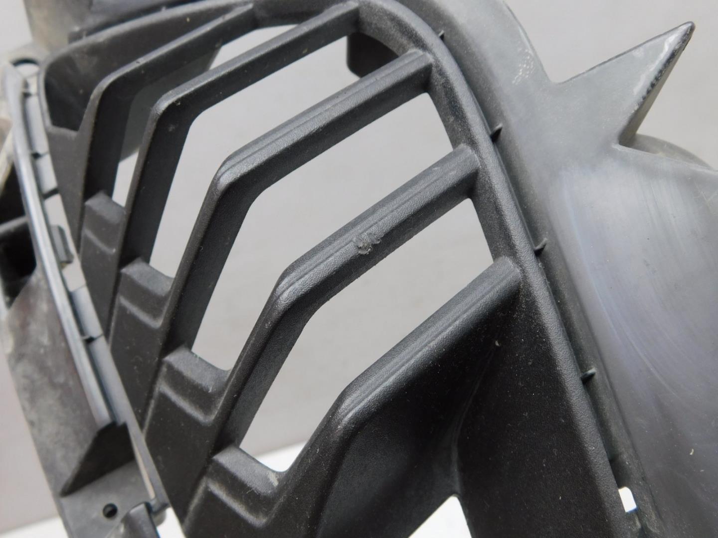 Решетка в бампер правая