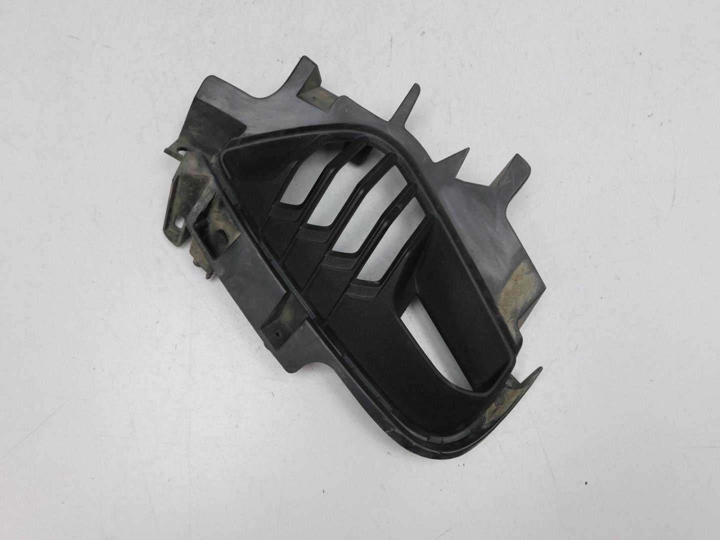 Решетка в бампер правая