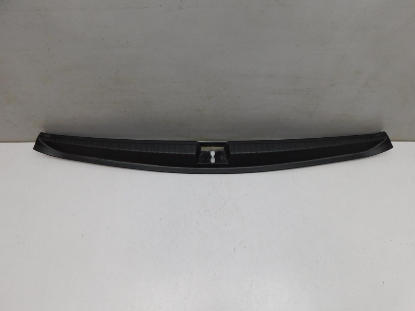 Обшивка багажника