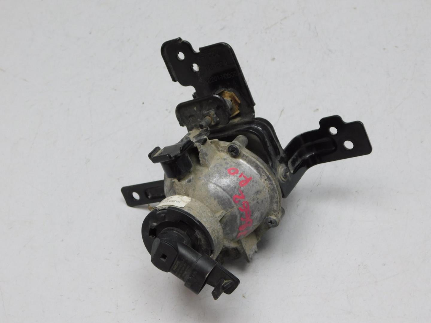 Фара противотуманная левая