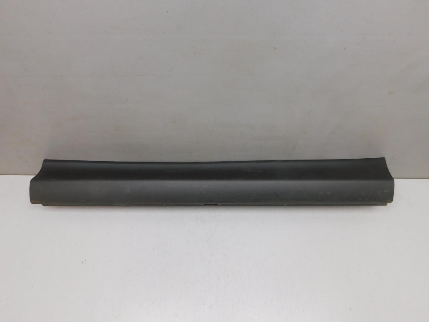 Накладка двери передней правой