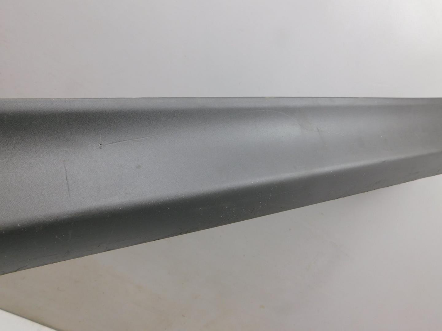 Накладка двери передней правой