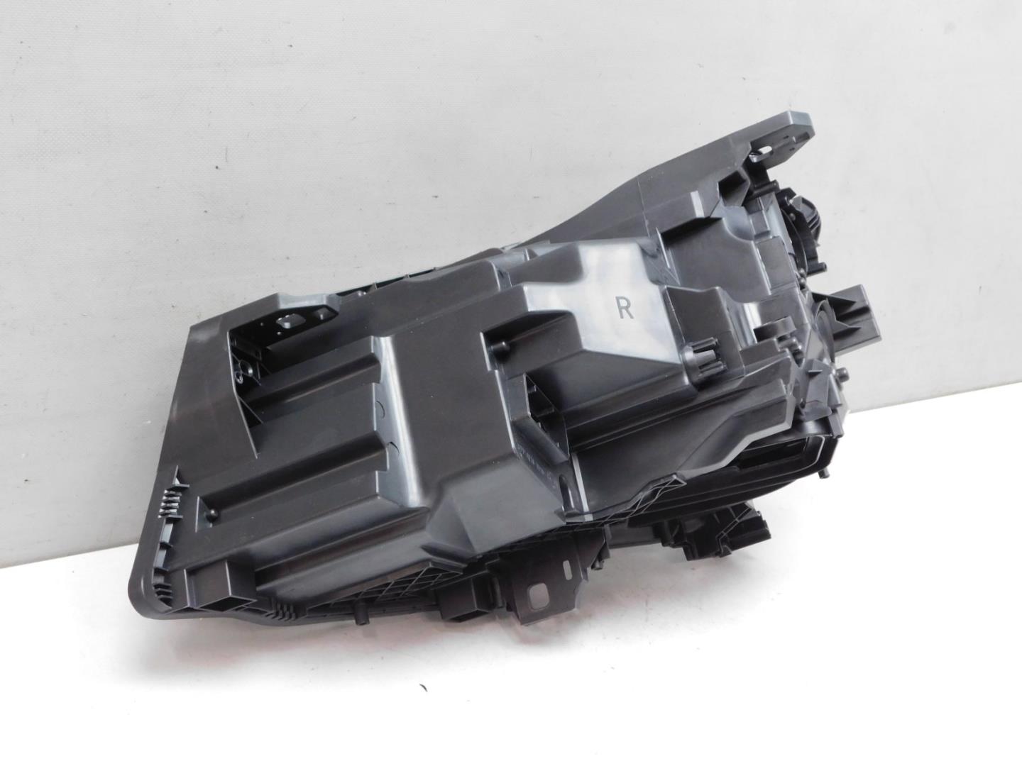 Корпус фары правой