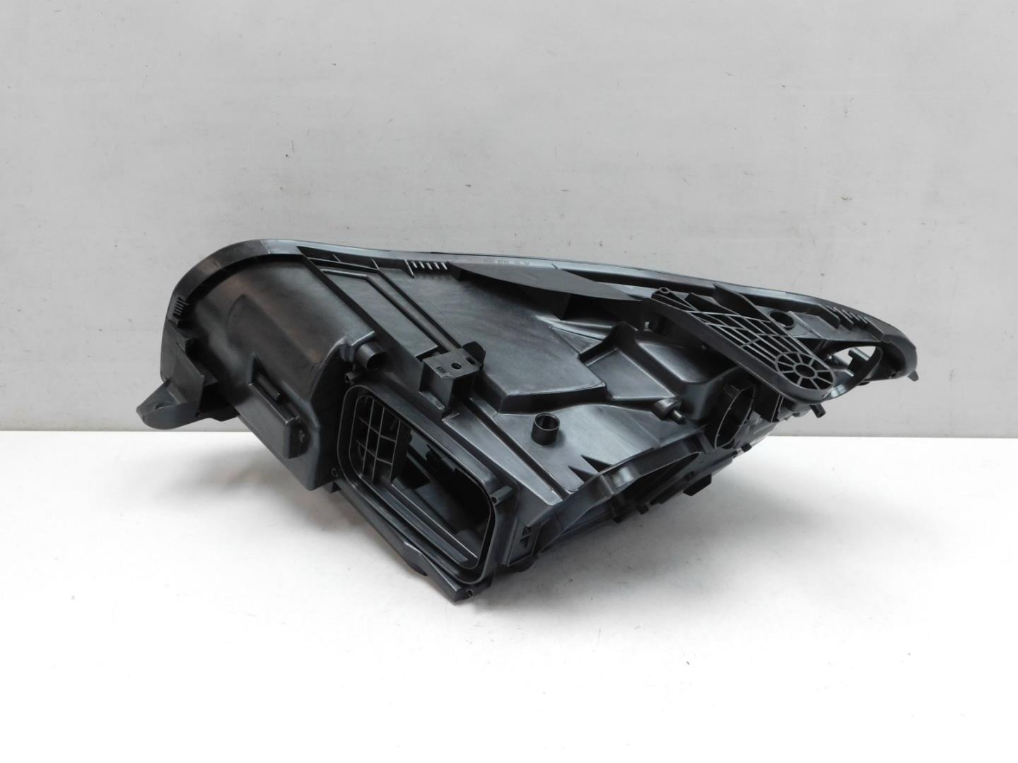 Корпус фары правой