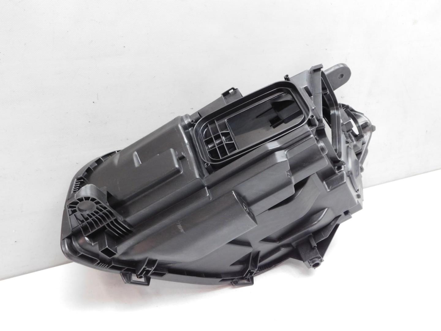 Корпус фары правой