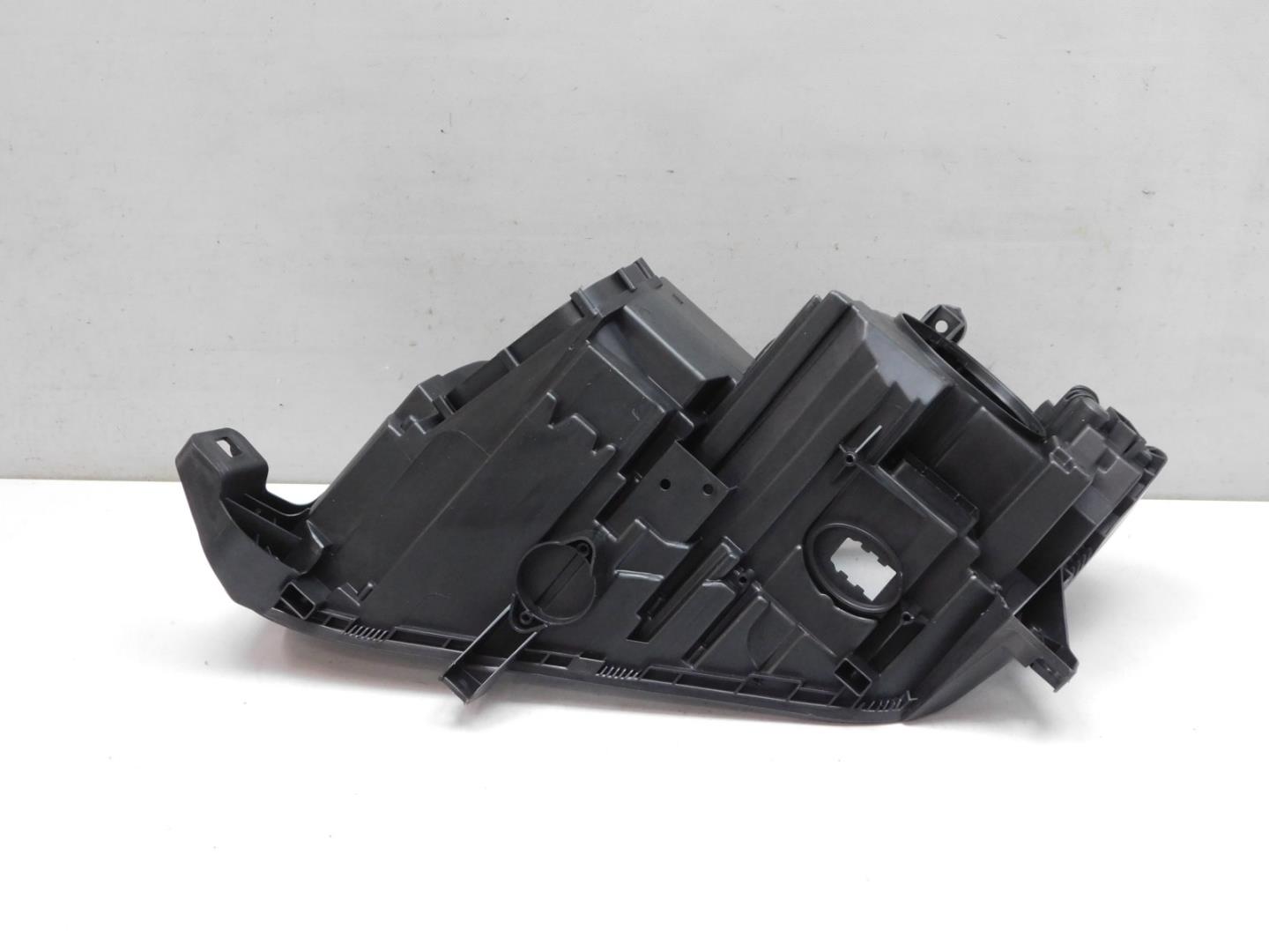 Корпус фары правой