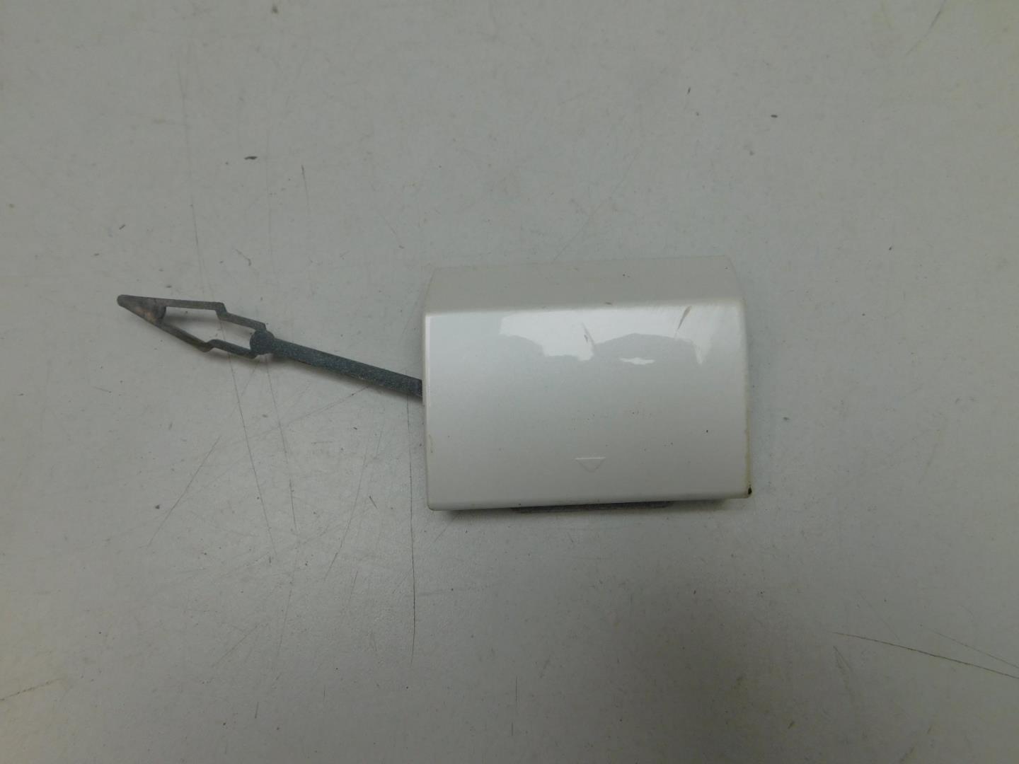 Заглушка буксировочного крюка