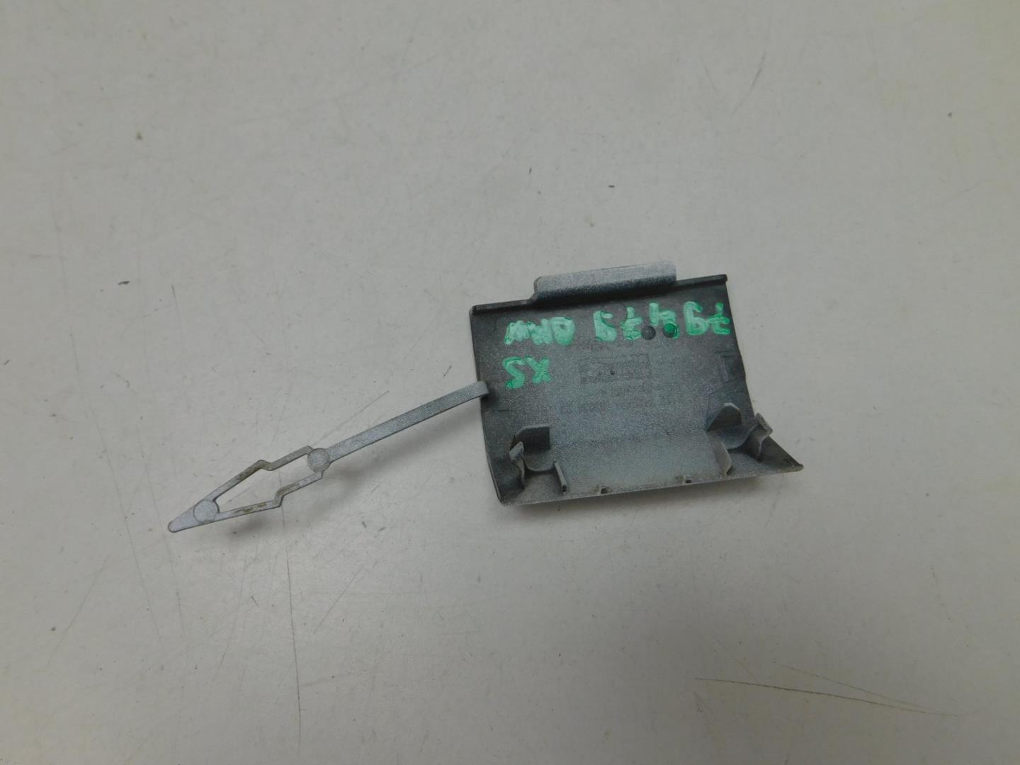 Заглушка буксировочного крюка