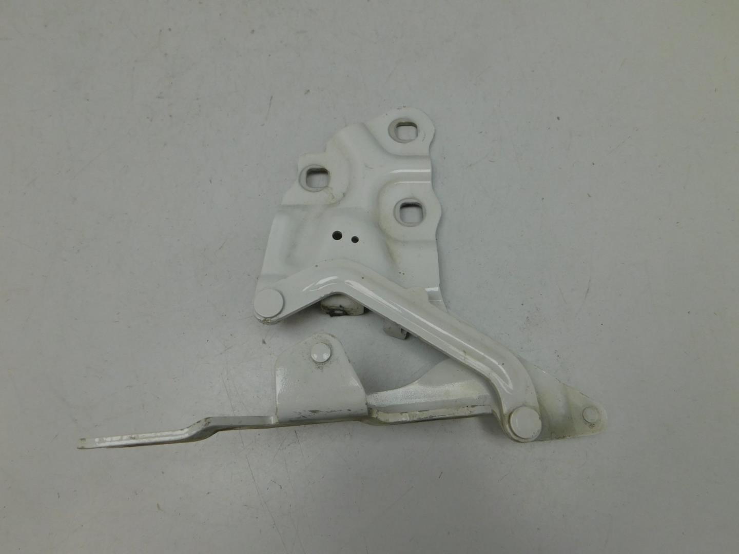 Петля капота левая