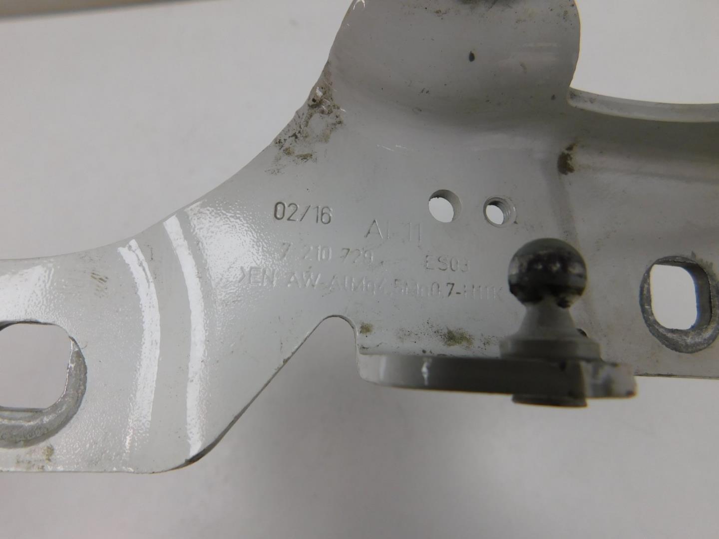 Петля капота левая