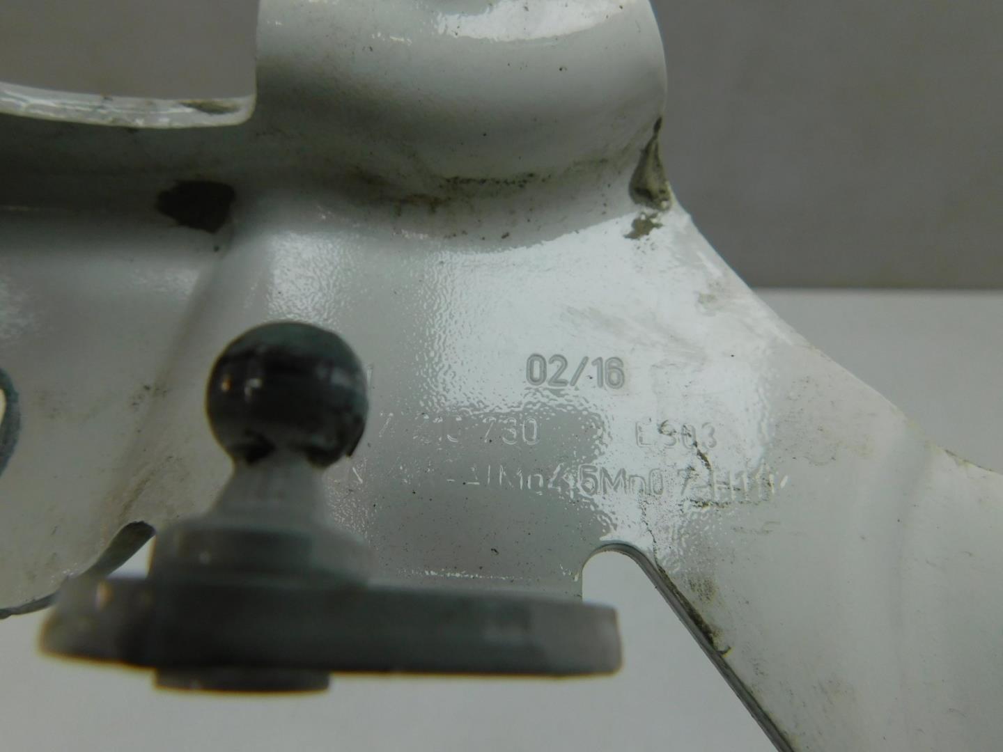 Петля капота правая