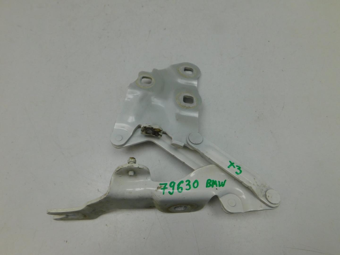 Петля капота правая