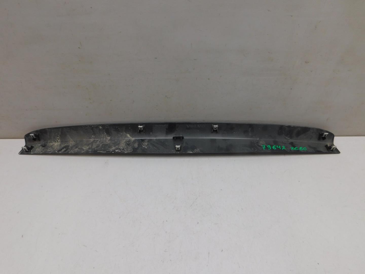 Обшивка двери багажника