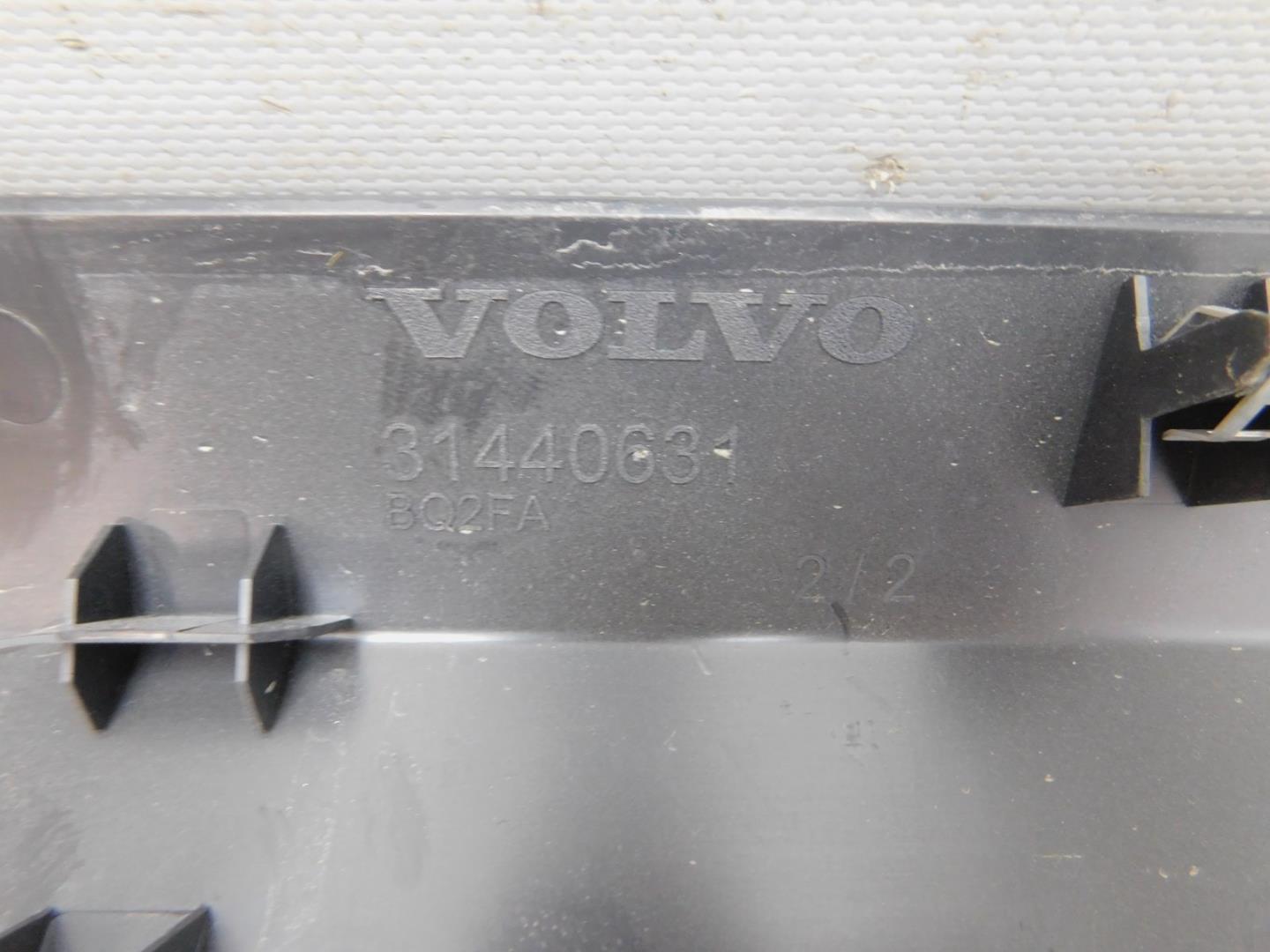 Обшивка двери багажника