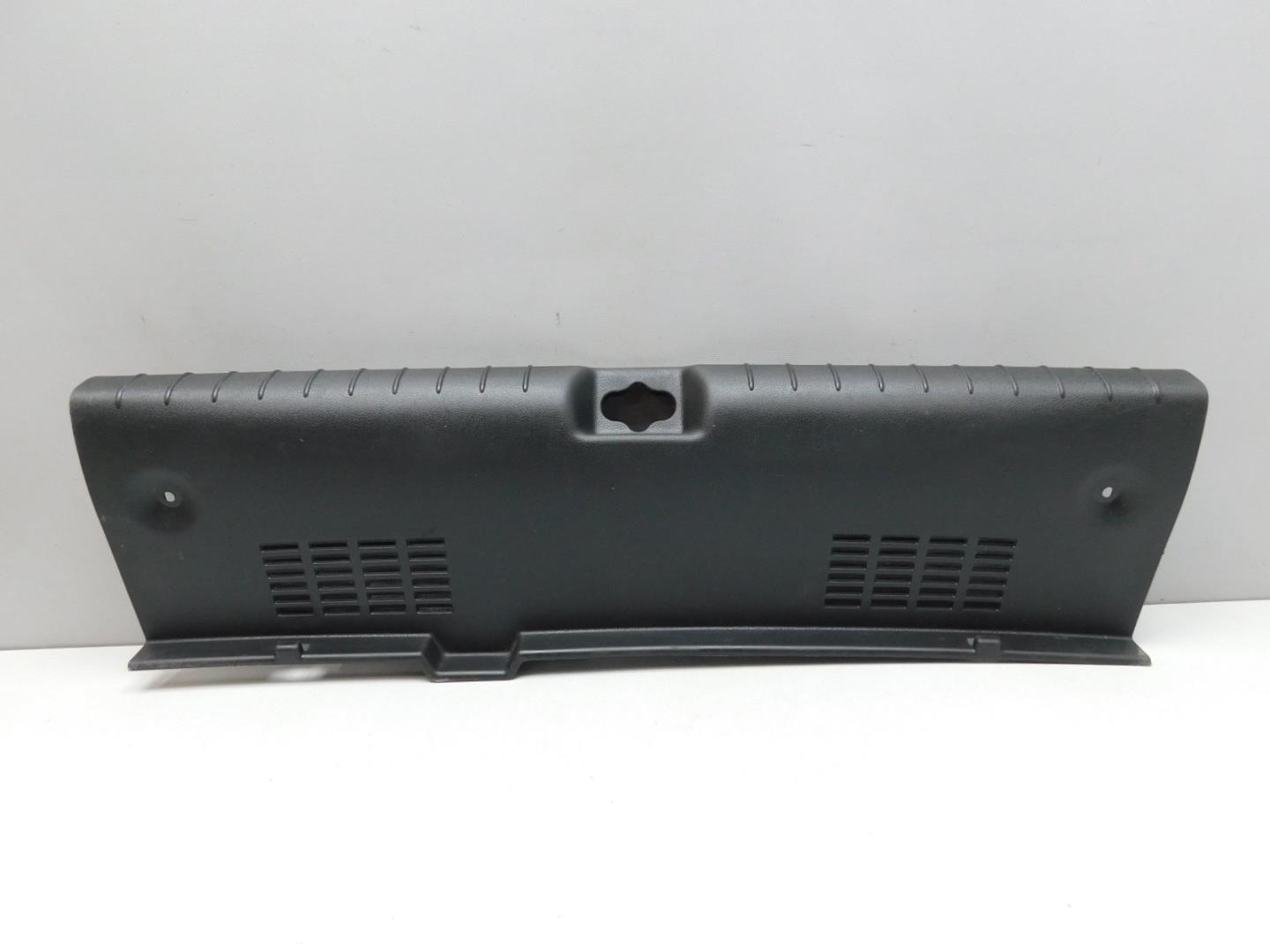 Обшивка багажника