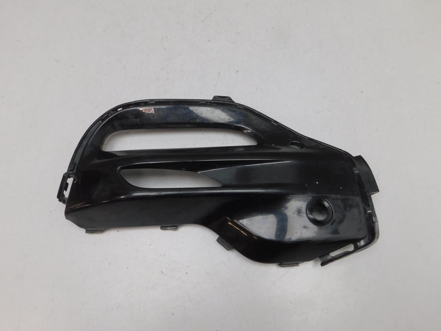 Решетка в бампер правая