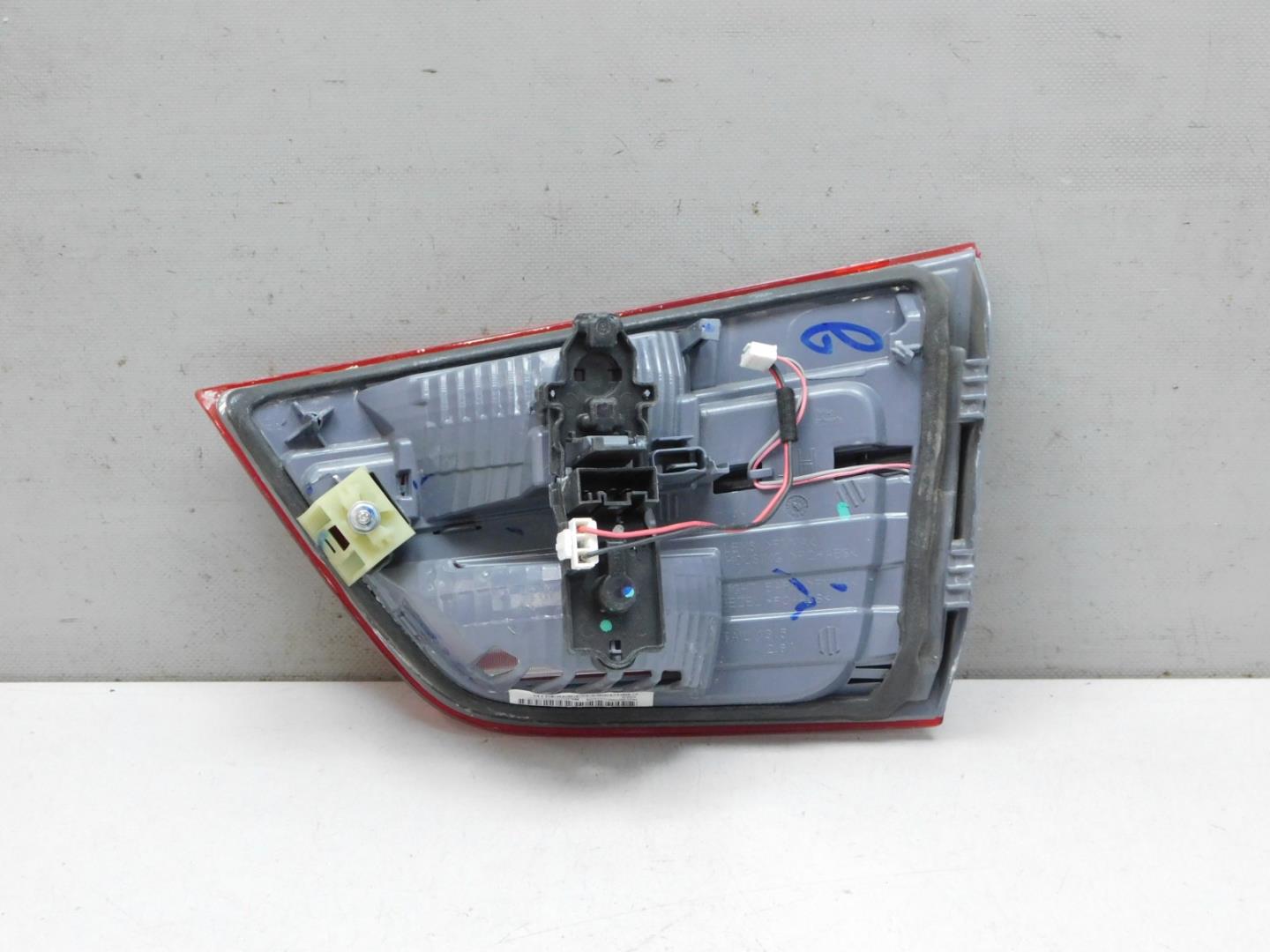 Фонарь задний внутренний левый