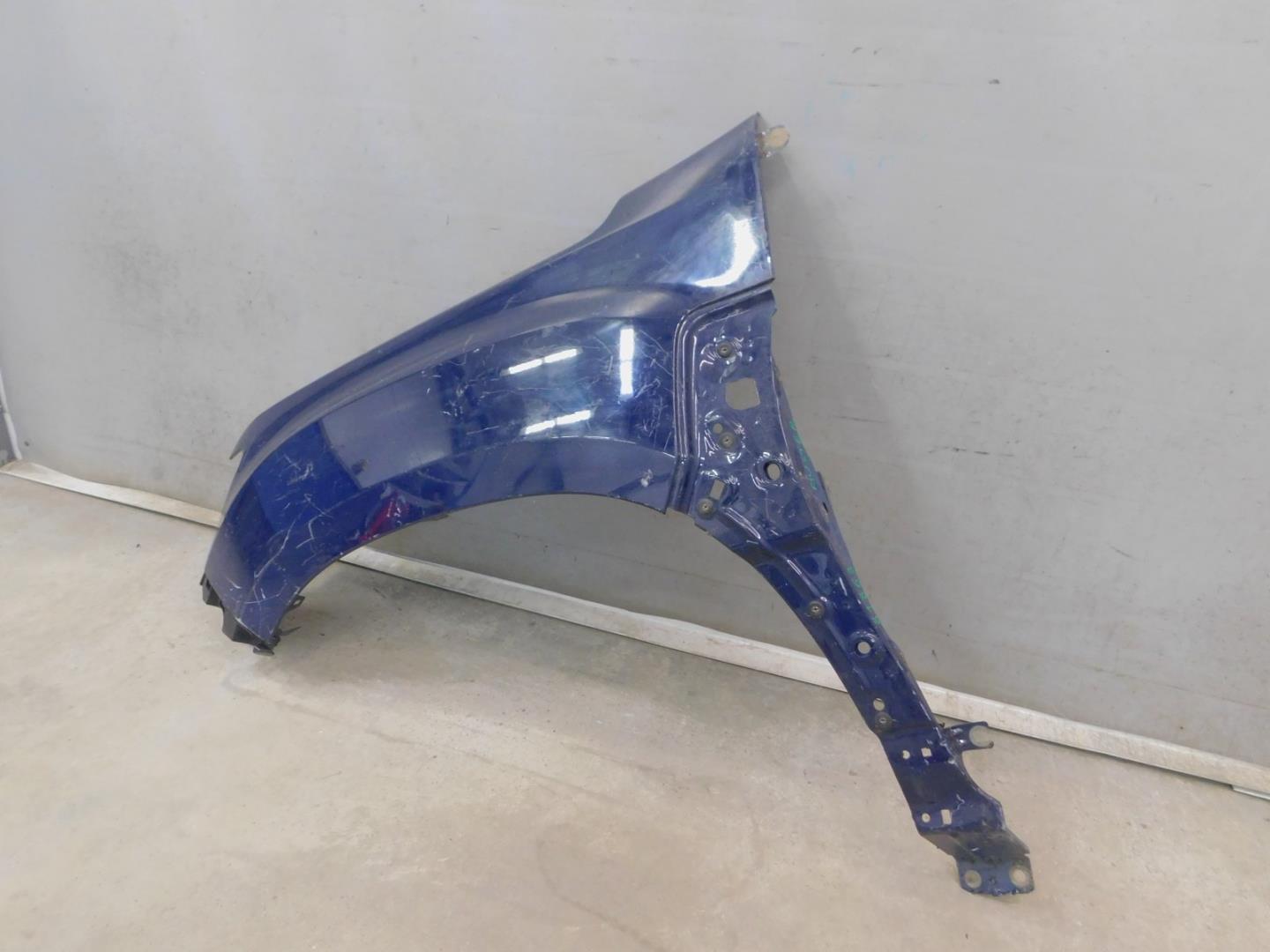 Крыло переднее левое