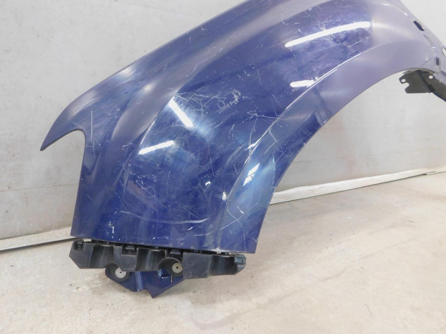 Крыло переднее левое