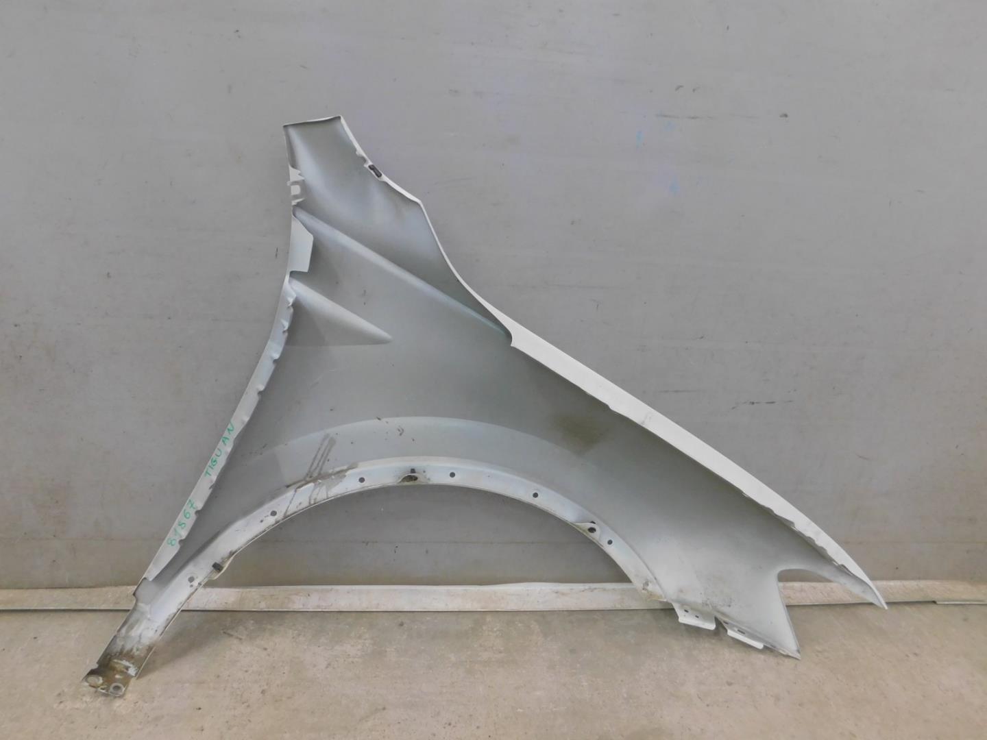 Крыло переднее левое