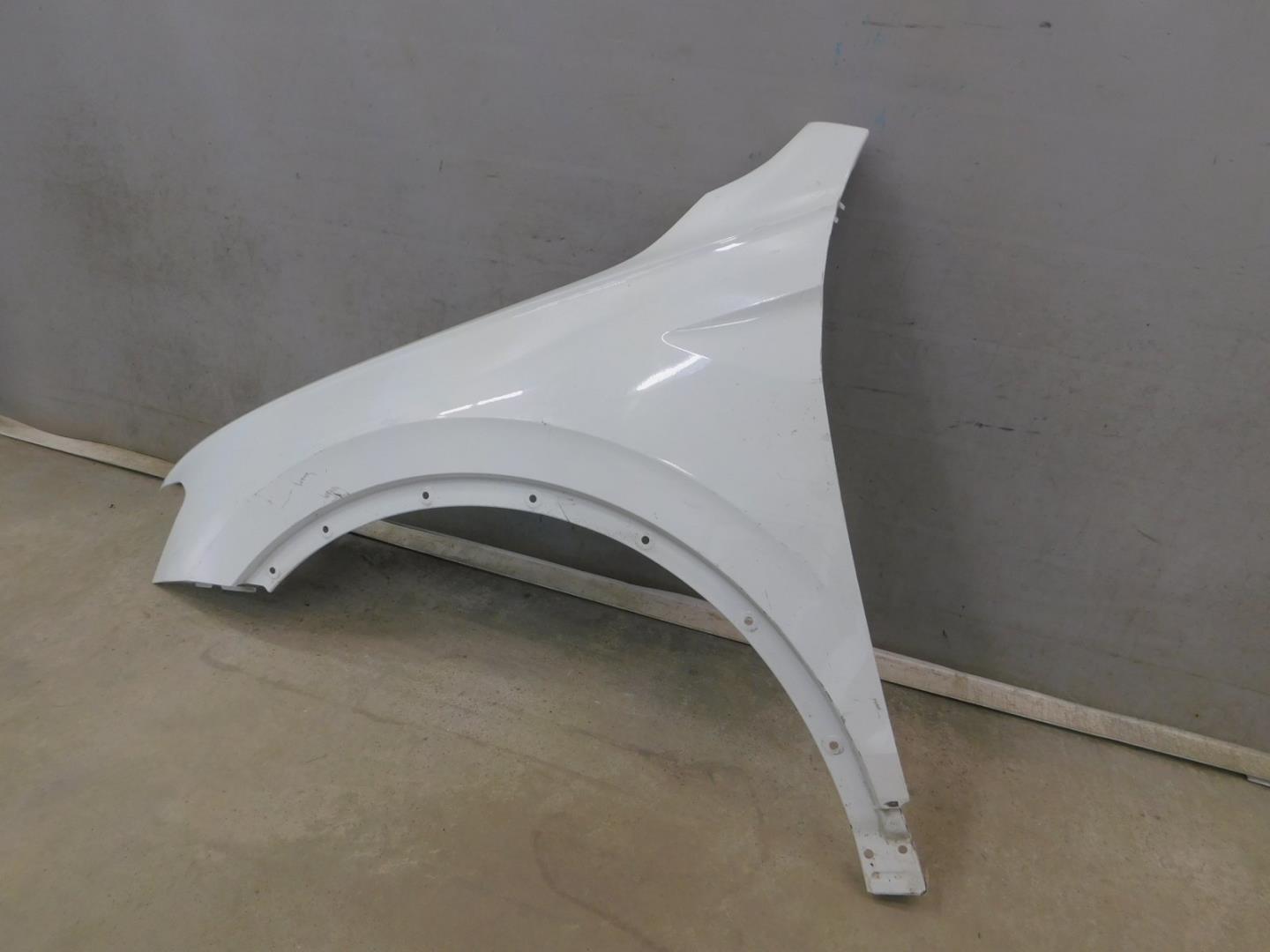 Крыло переднее левое