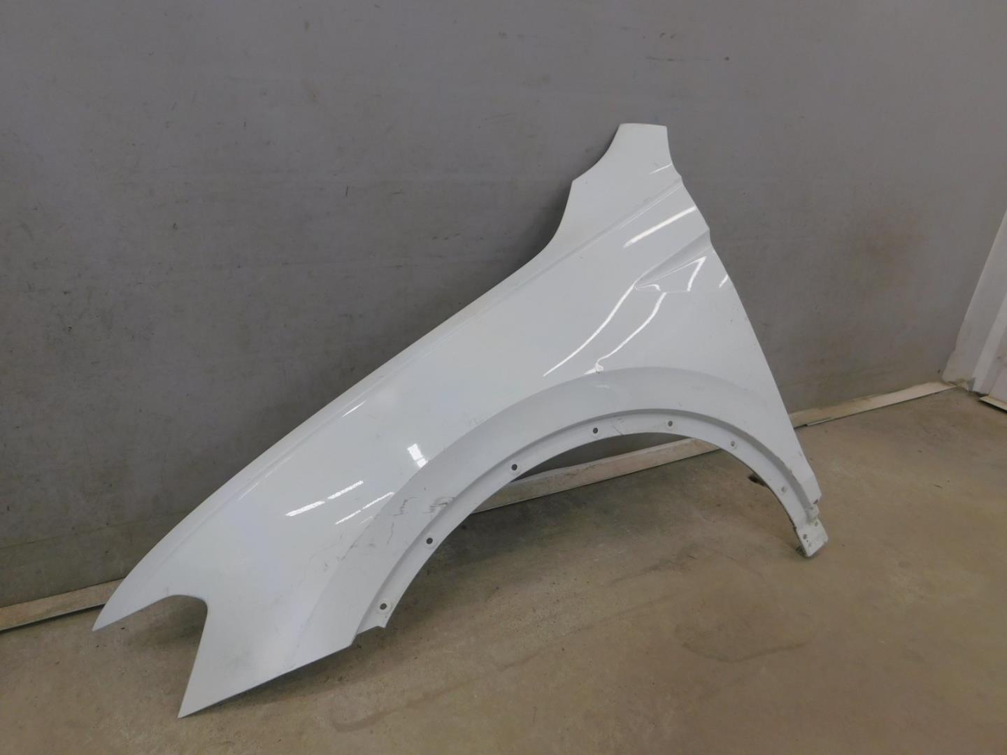 Крыло переднее левое