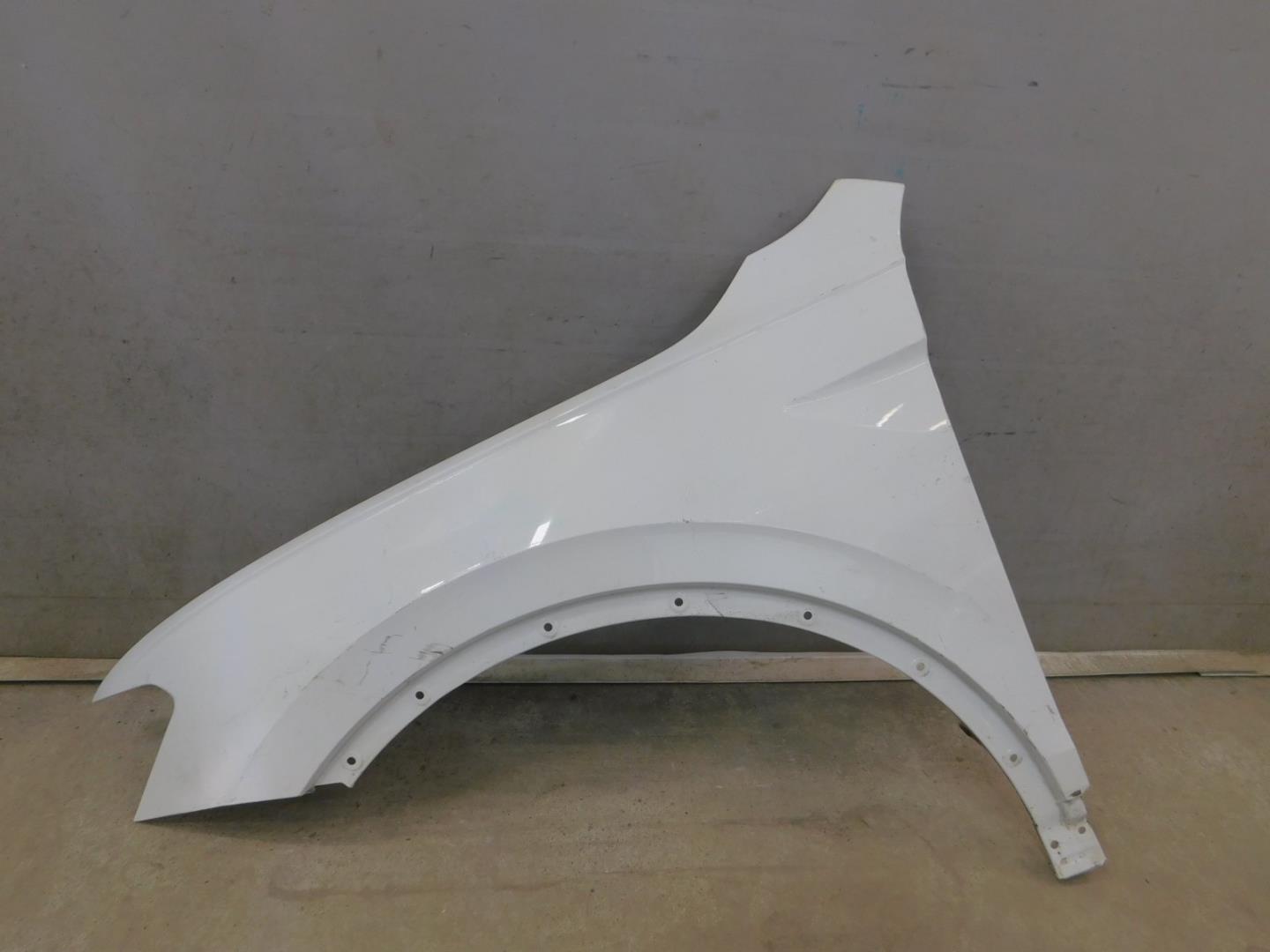 Крыло переднее левое