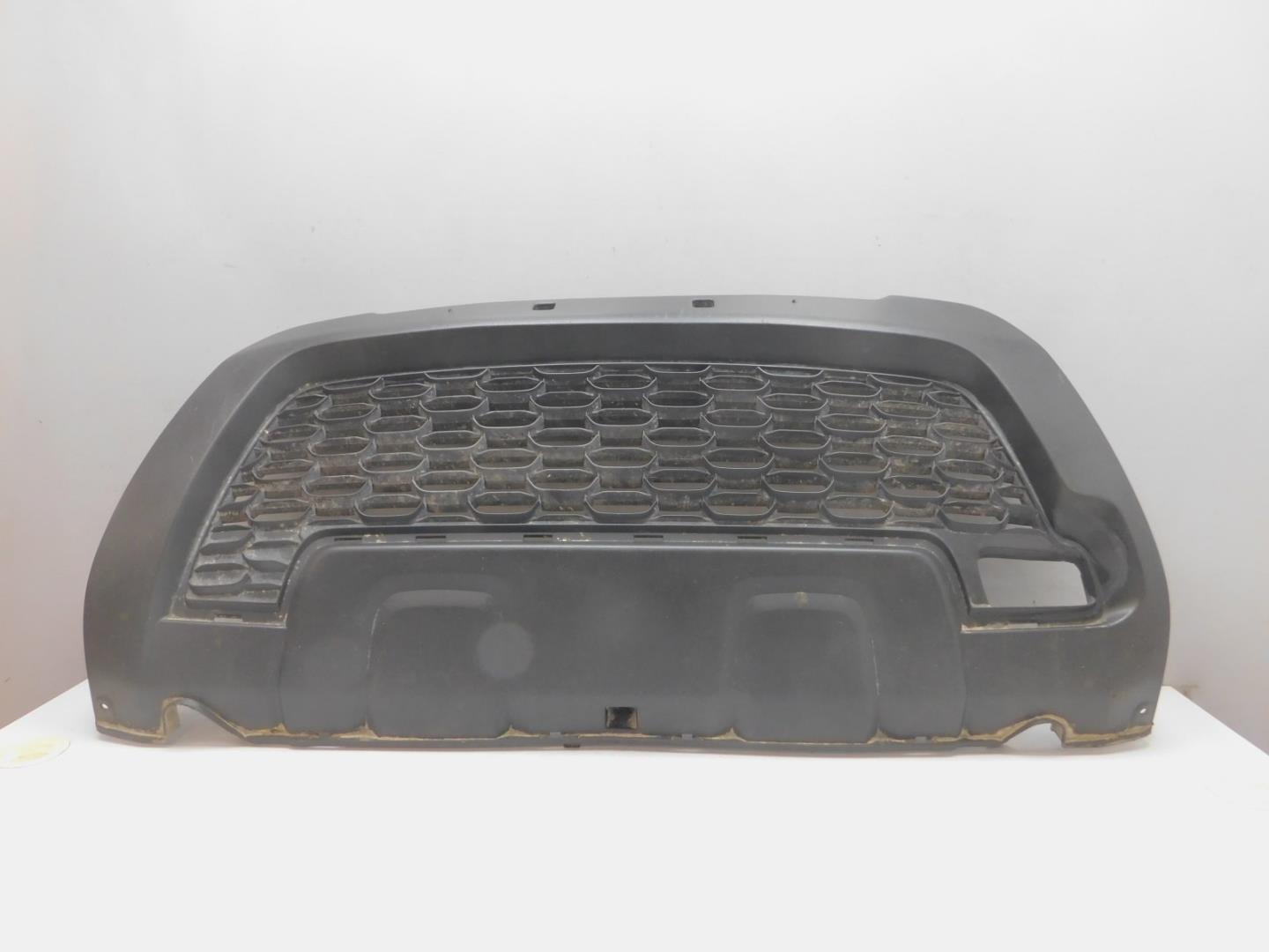 Решетка в бампер центральная