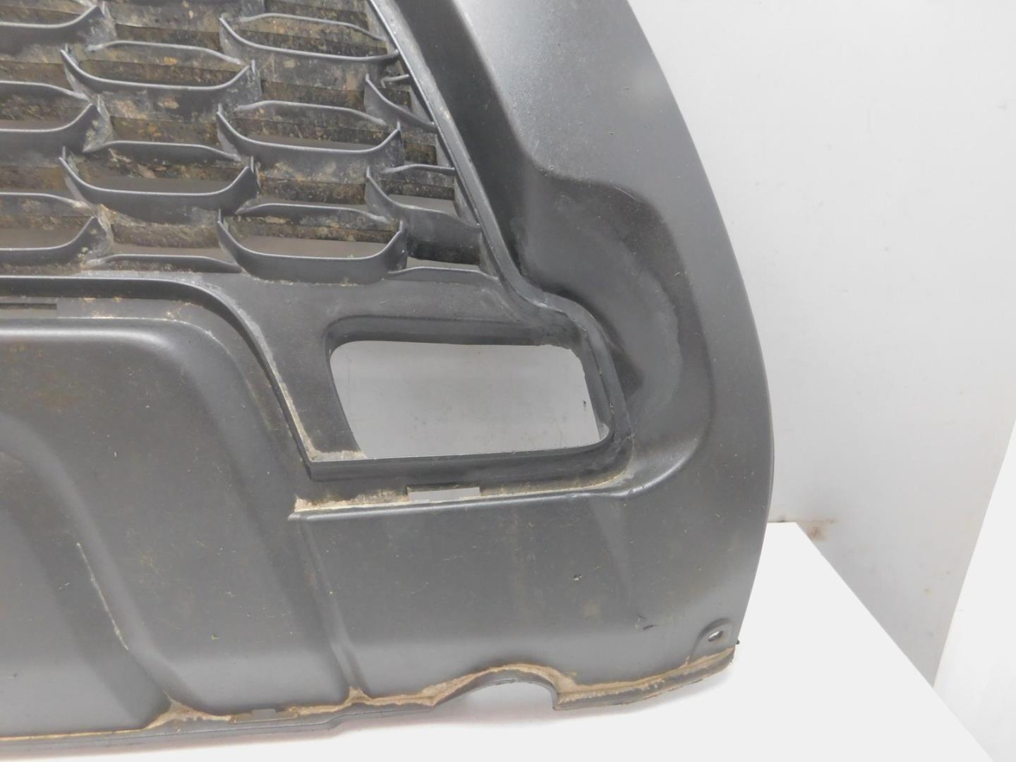 Решетка в бампер центральная