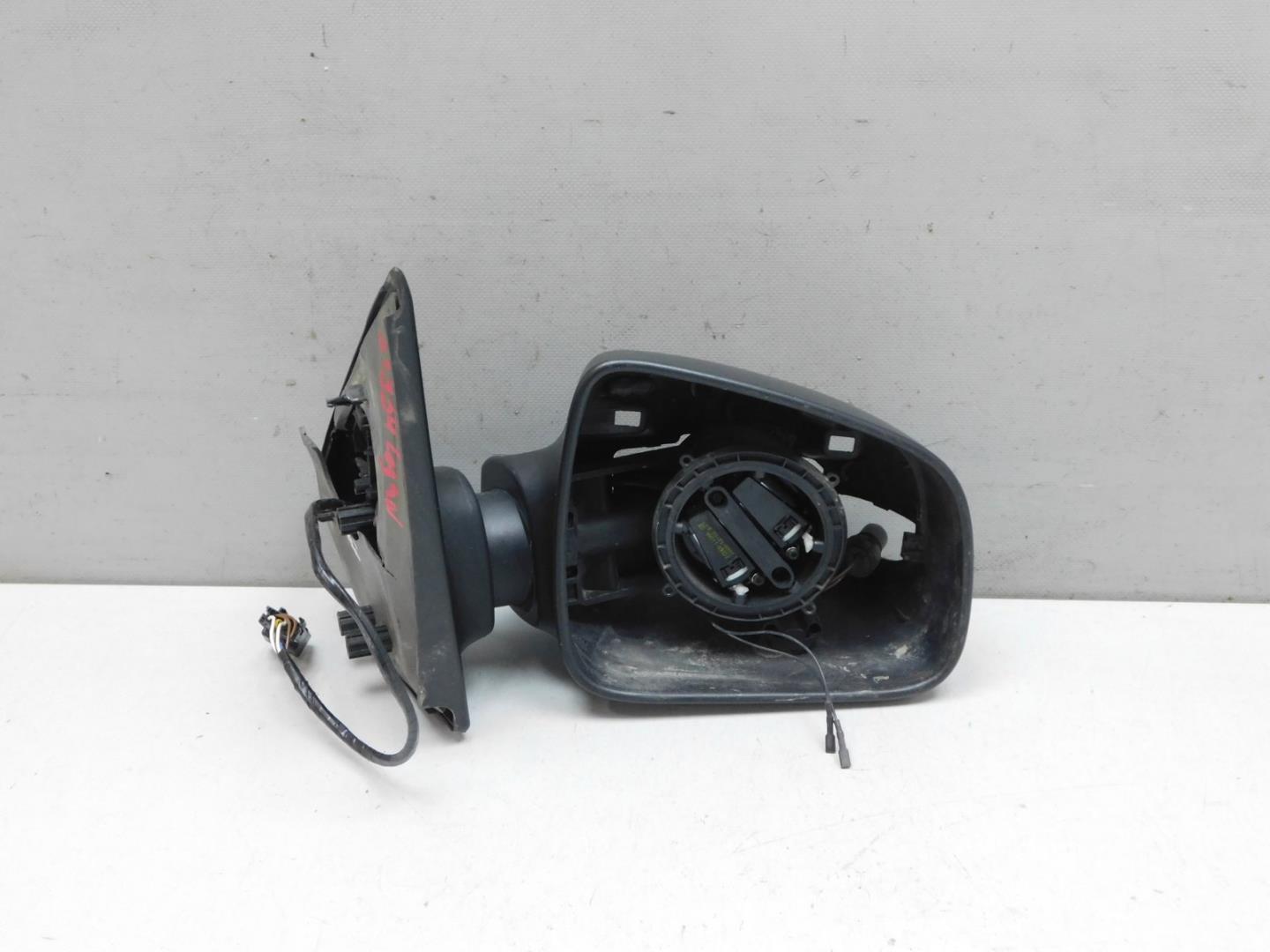 Зеркало правое электрическое