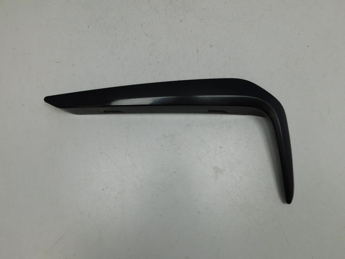 Накладка переднего бампера