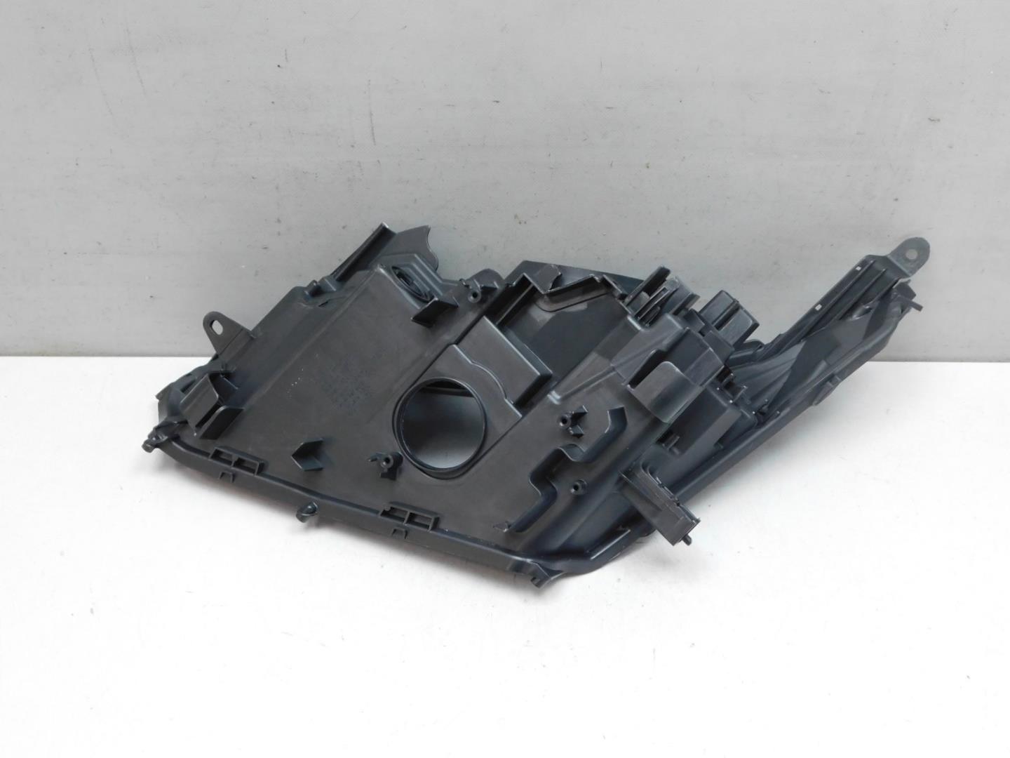 Корпус фары правой