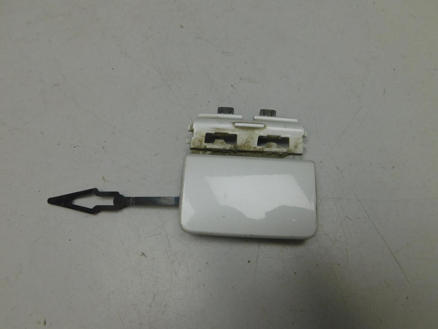 Заглушка буксировочного крюка