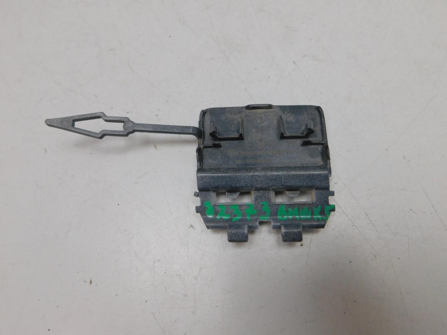 Заглушка буксировочного крюка