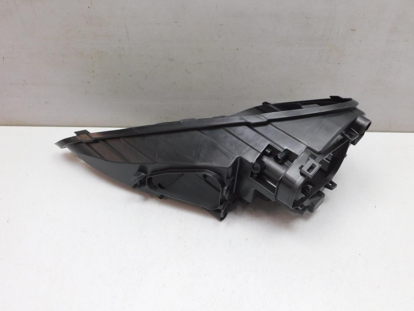 Корпус фары правой