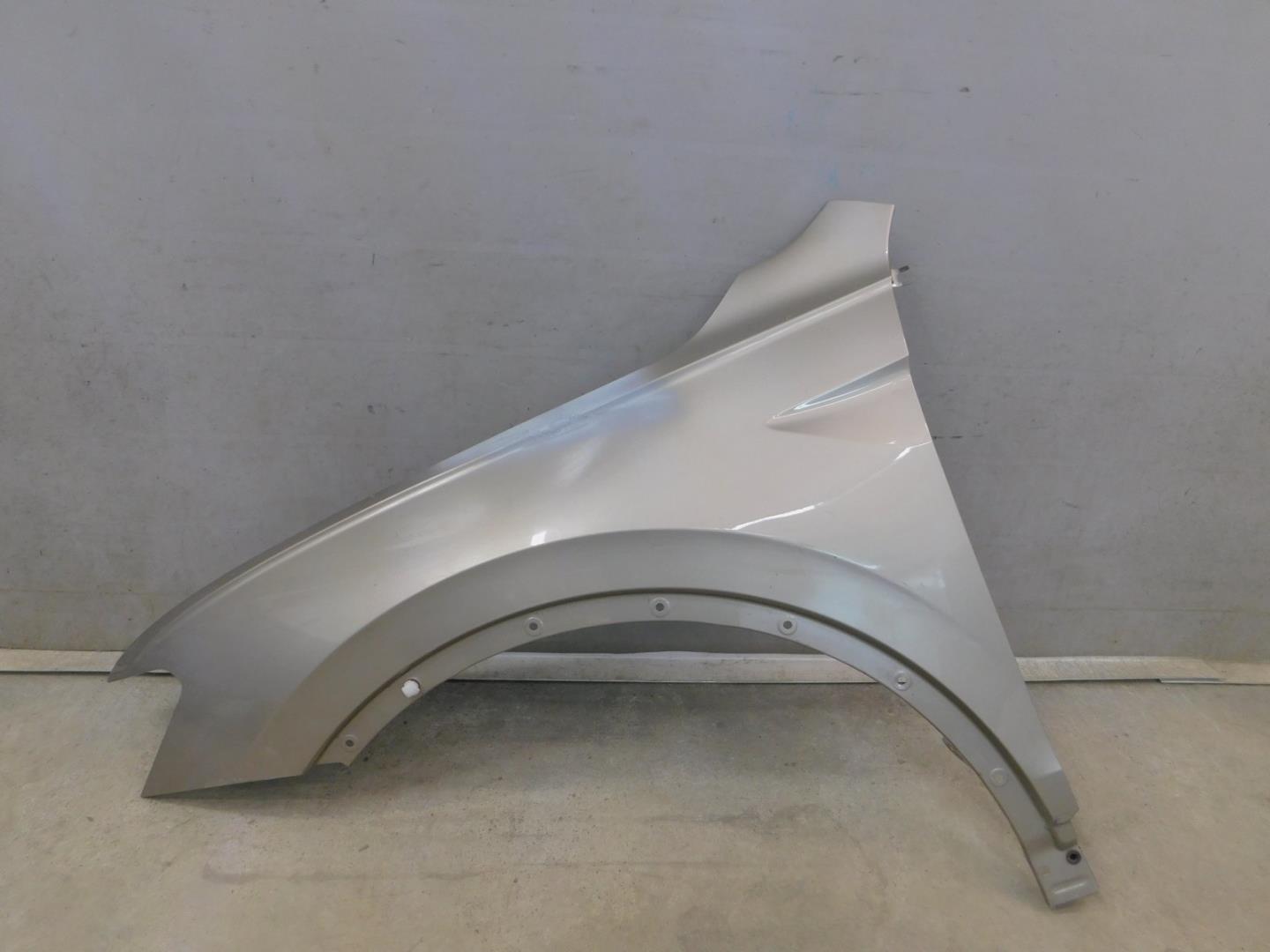 Крыло переднее левое