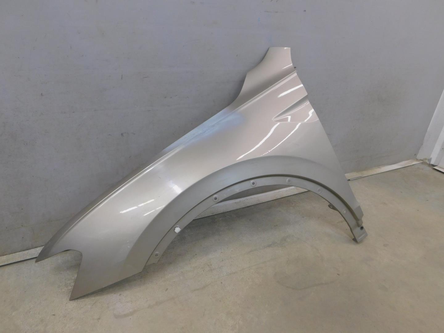 Крыло переднее левое