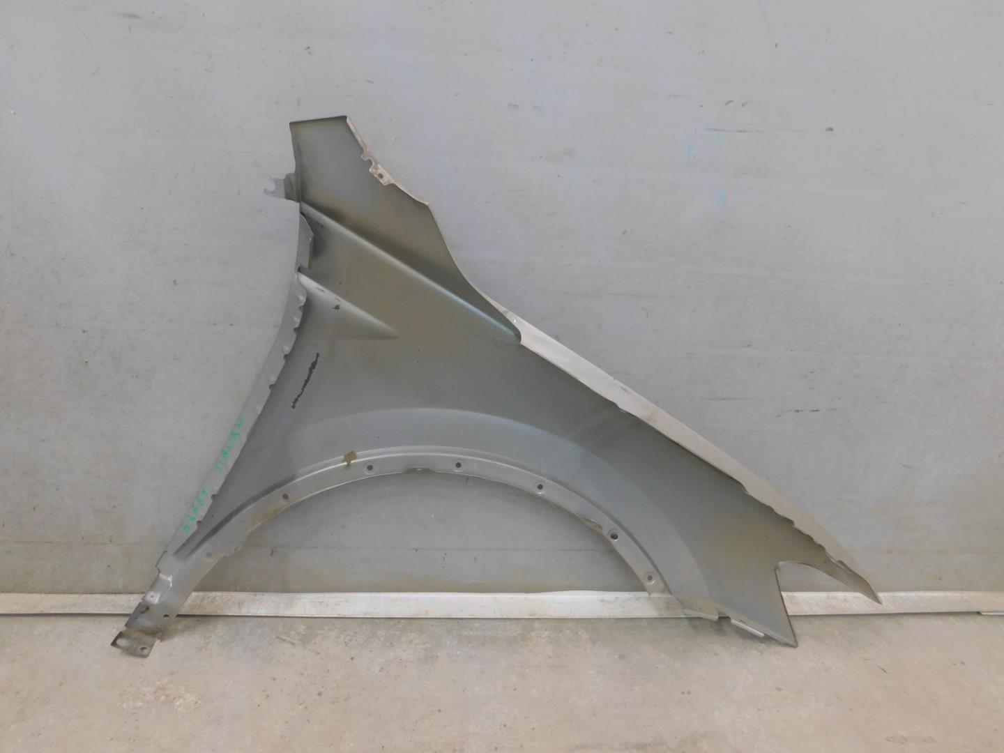 Крыло переднее левое