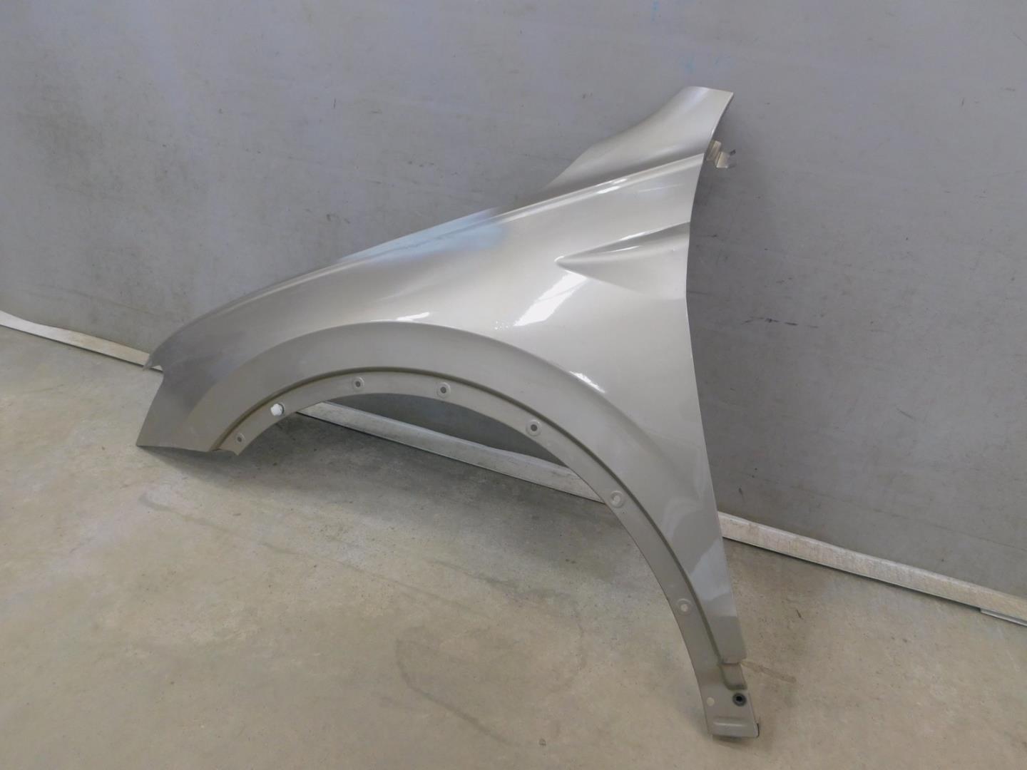 Крыло переднее левое