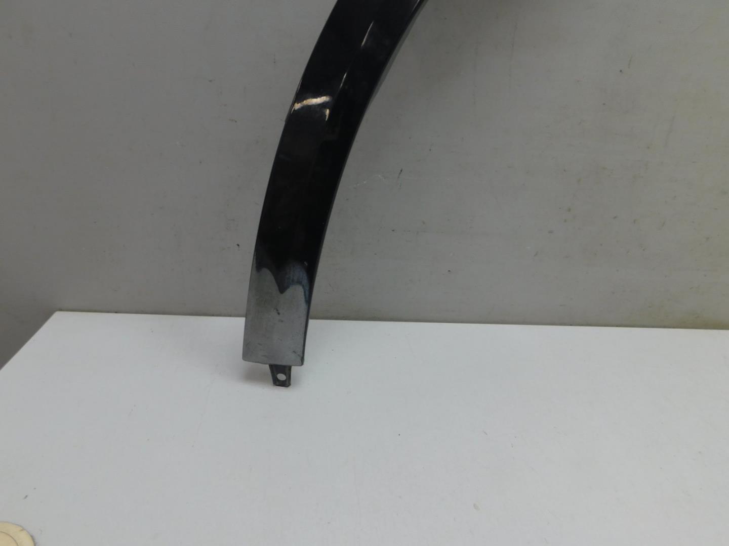 Накладка крыла переднего левого