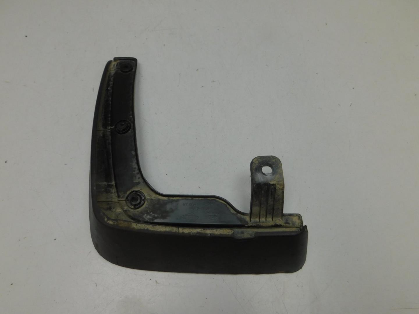 Брызговик передний левый