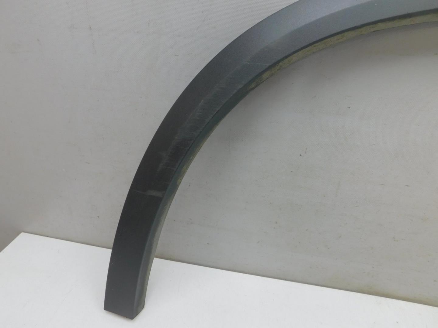 Накладка переднего крыла правого