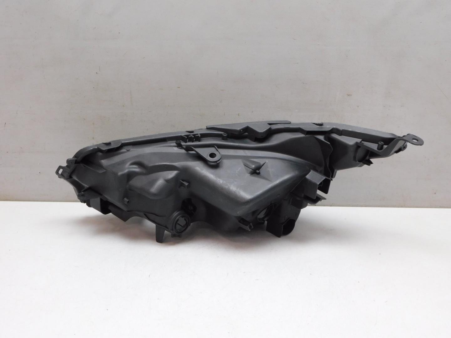 Корпус фары правой