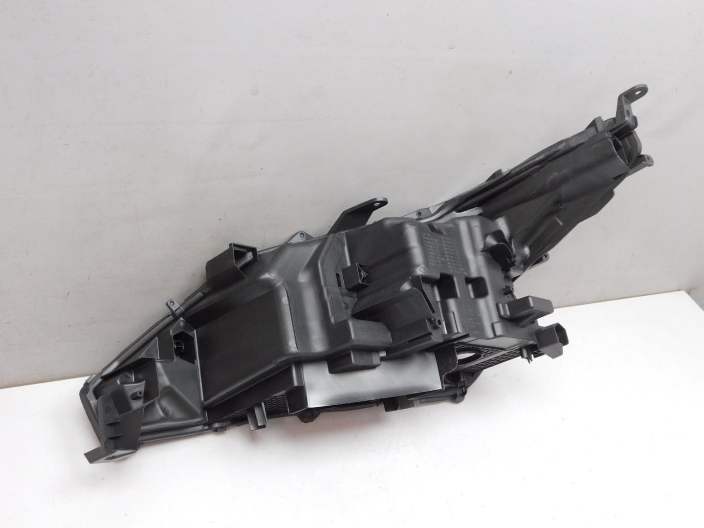 Корпус фары правой