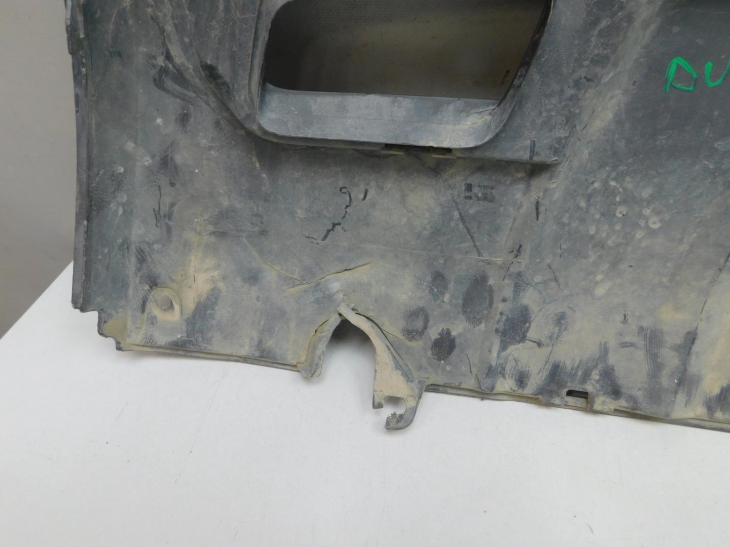 Решетка в бампер центральная