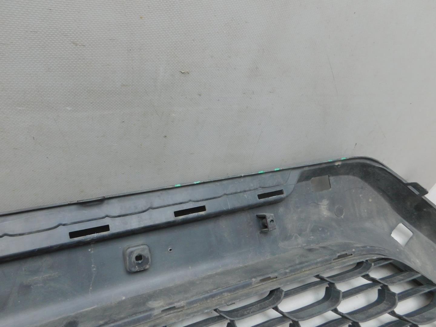 Решетка в бампер центральная