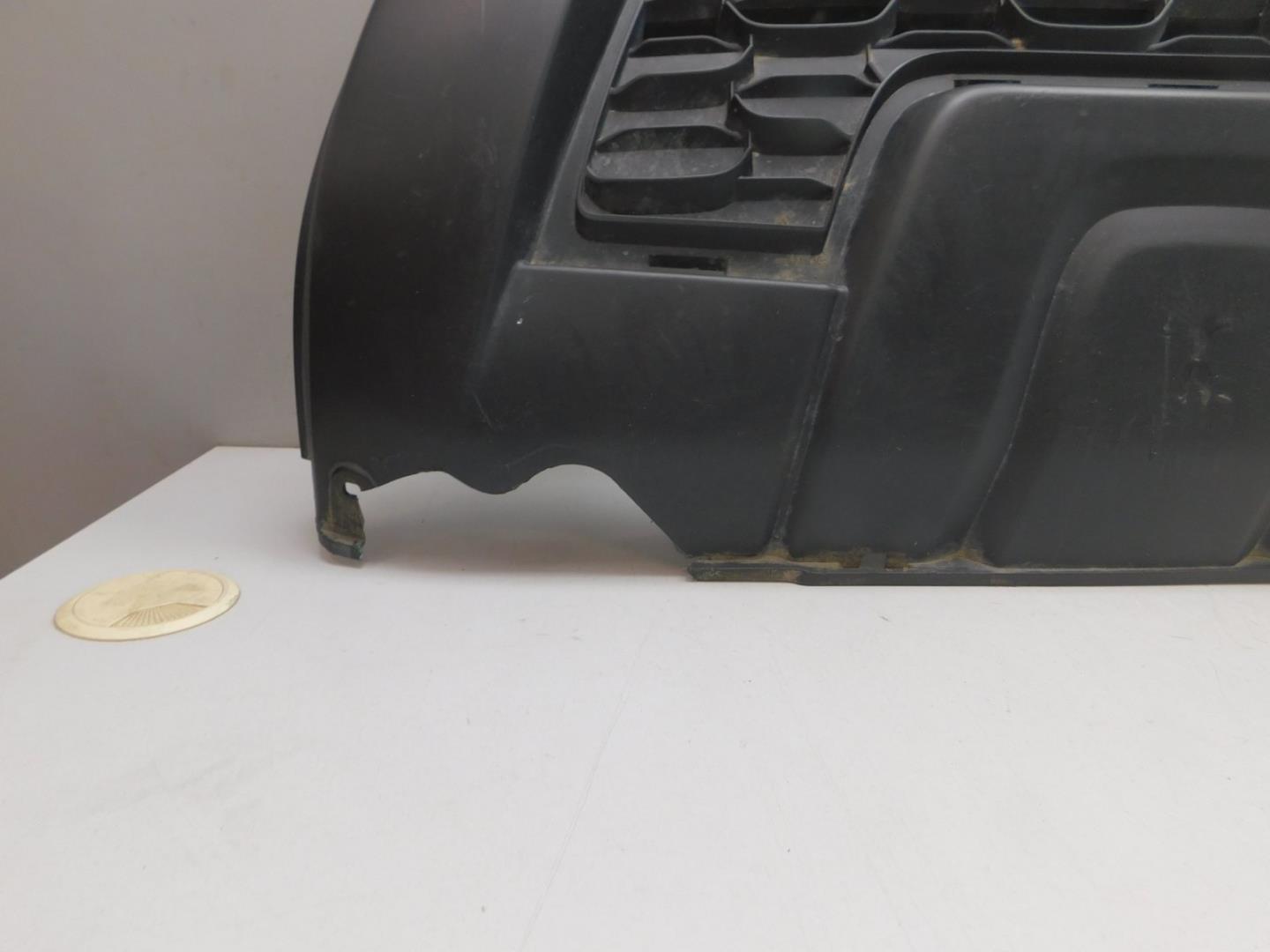 Решетка в бампер центральная